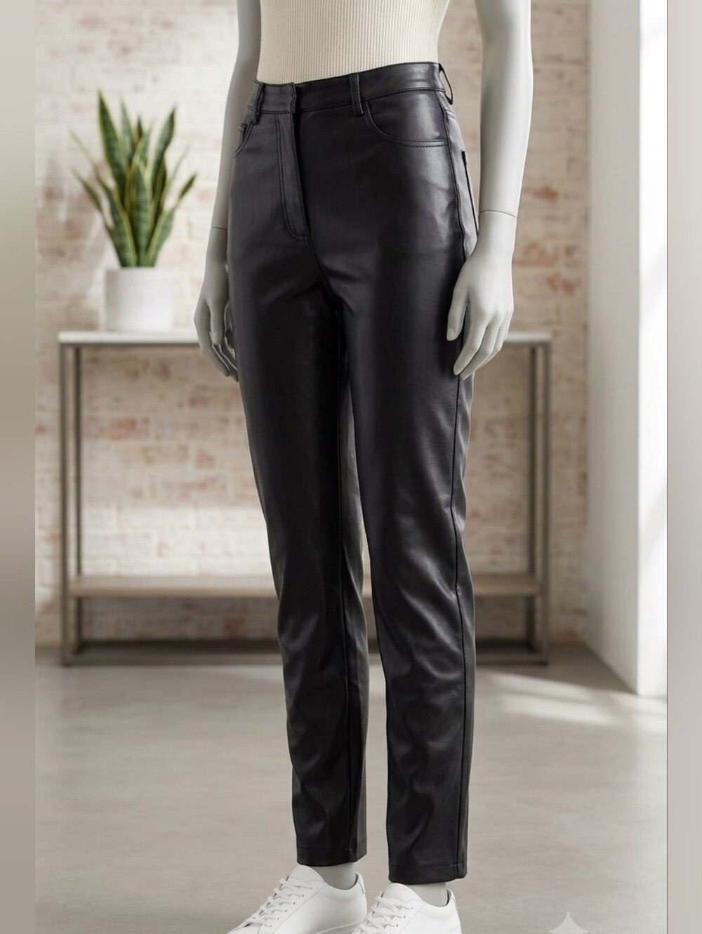 Aritzia Wilfred The Melina Pant Black Vegan Leather Size 4 Straight Leg
